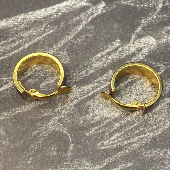 Vintage Sara Coventry purple goldtone clip on earrings - Picture 3 of 4